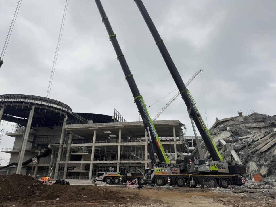 รถเครน600ตัน